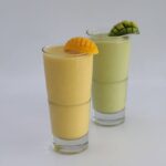 اسموتی موز و طالبی در لیوان